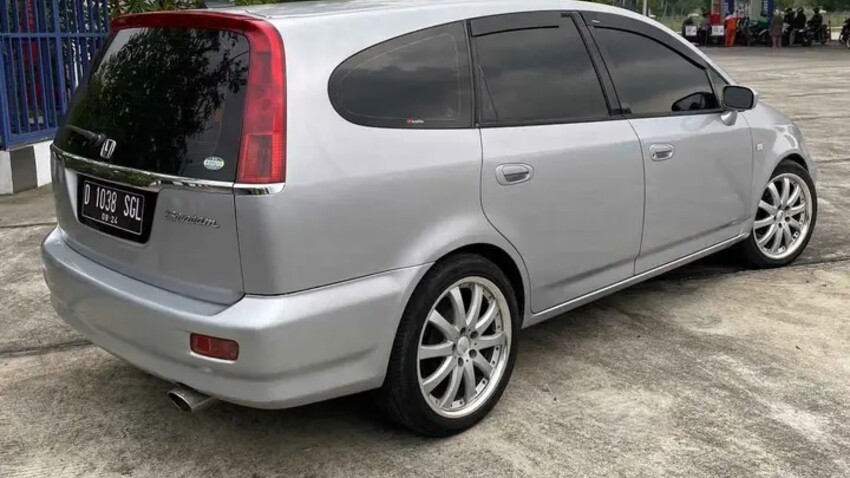 Honda Stream 2002 Bensin