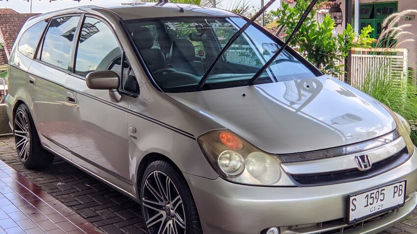 Honda Stream 2004