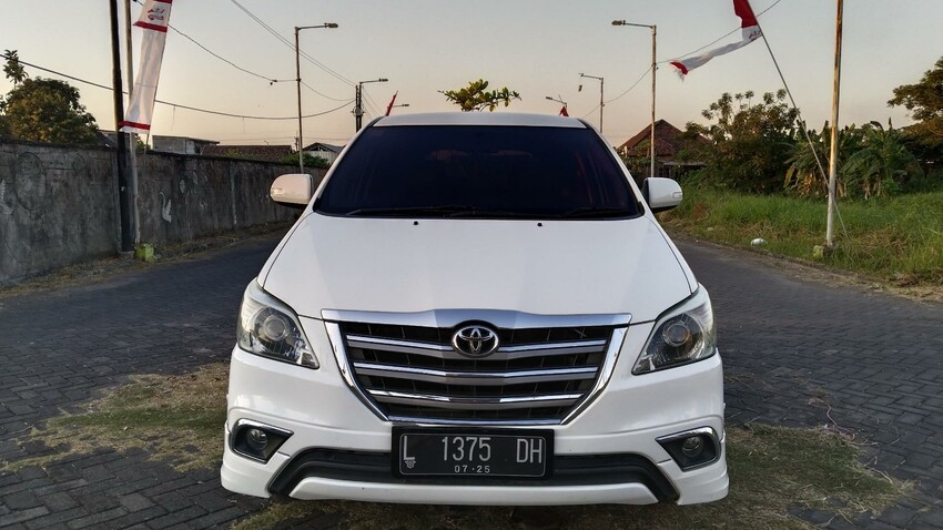 Toyota Kijang Innova v luxury 2014 matic