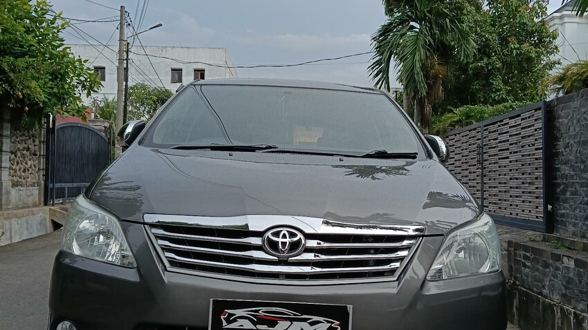 Toyota Kijang Innova 2013 Bensin