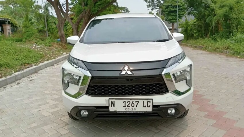 XPANDER GLS 2023 KM 4 RIBU ISTIMEWA