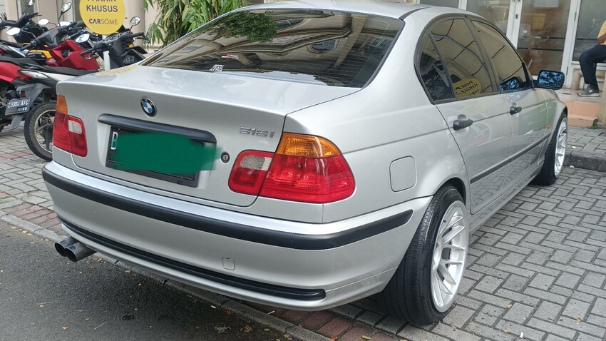 BMW 318i 2001 Bensin