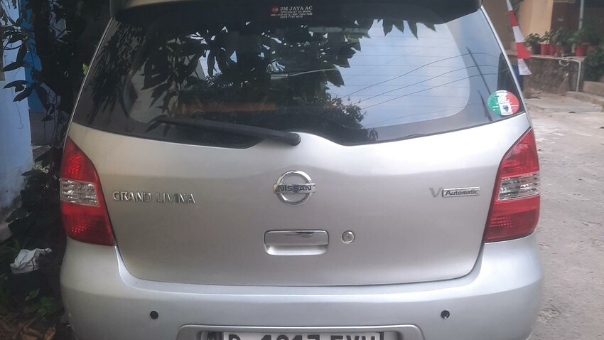 Nissan Grand livina 2010 Bensin