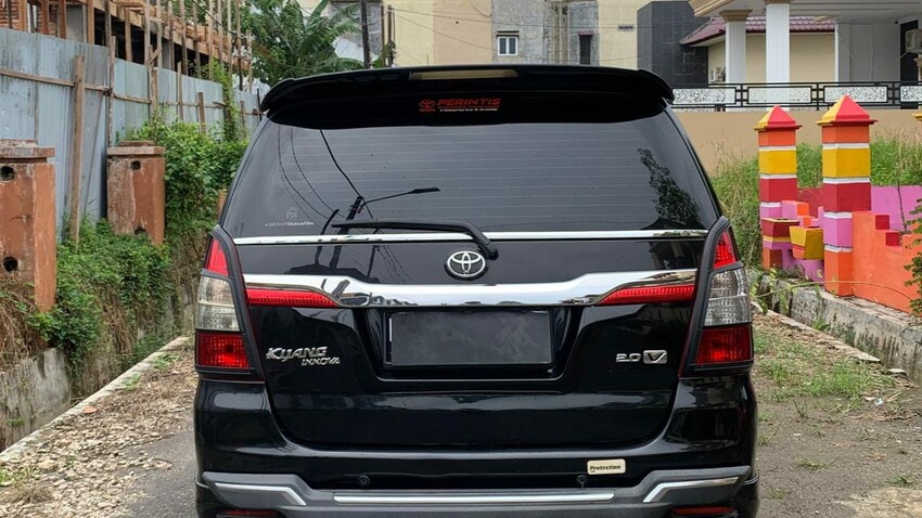 Toyota Kijang Innova 2.0 V LUX AT Bensin 2014