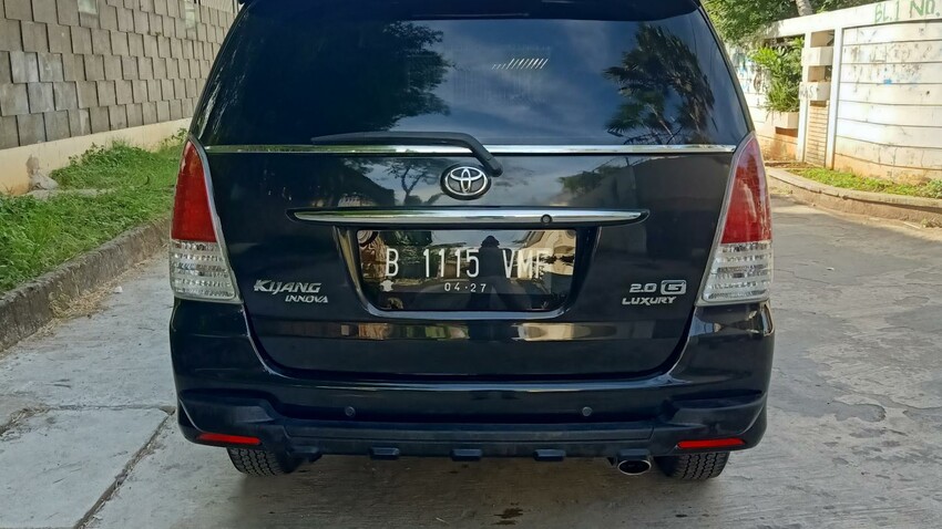 Toyota Kijang Innova 2011 Bensin