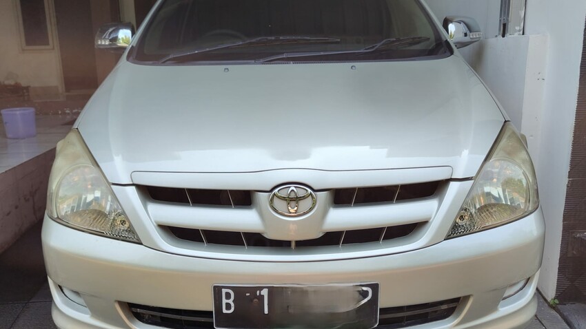 Toyota Kijang Innova 2006 Bensin