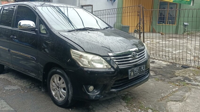 Toyota Kijang Innova 2011 Bensin