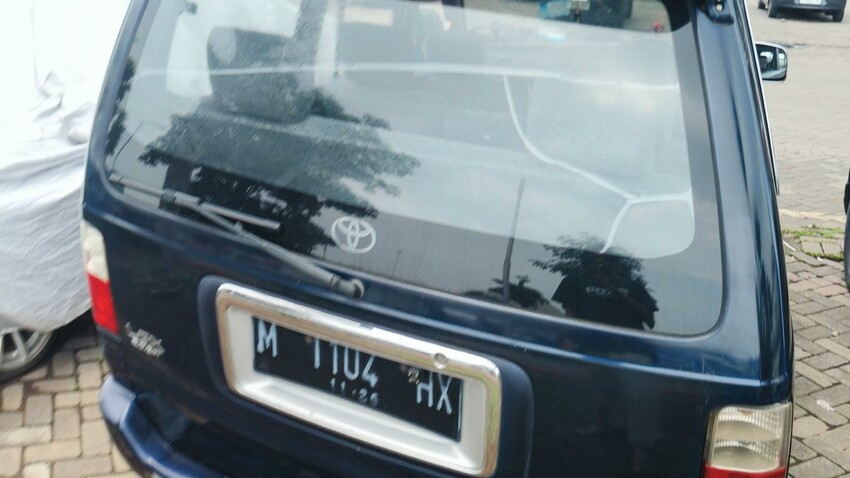 Toyota Kijang kapsul LGX 2000CC THN 2001 , MANUAL ,Bensin. DIJUAL CPAT