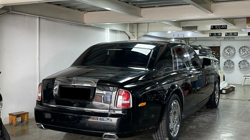 Rolls Royce Phantom 2 2012 black on red full option