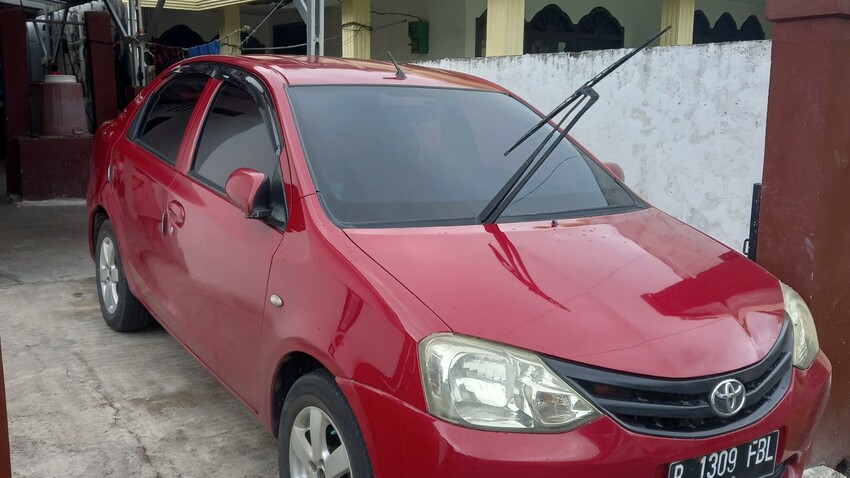 Toyota Etios Merah 2013 M/T Bensin