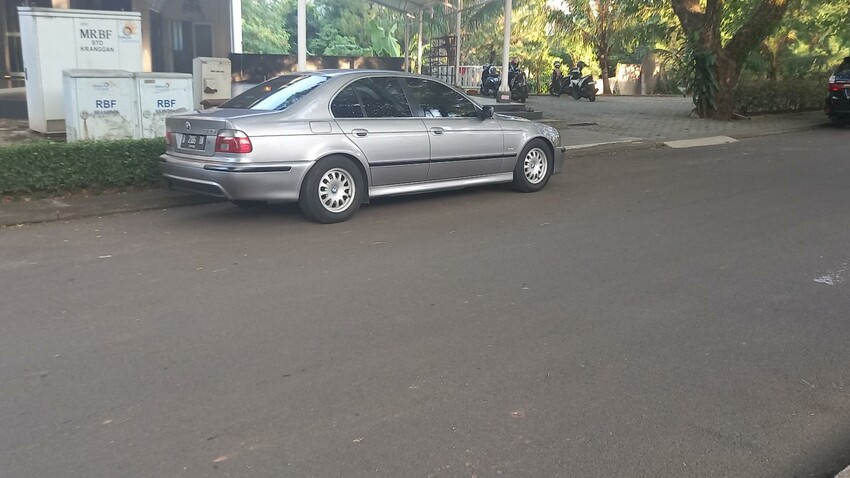 BMW 528i 1997 Bensin