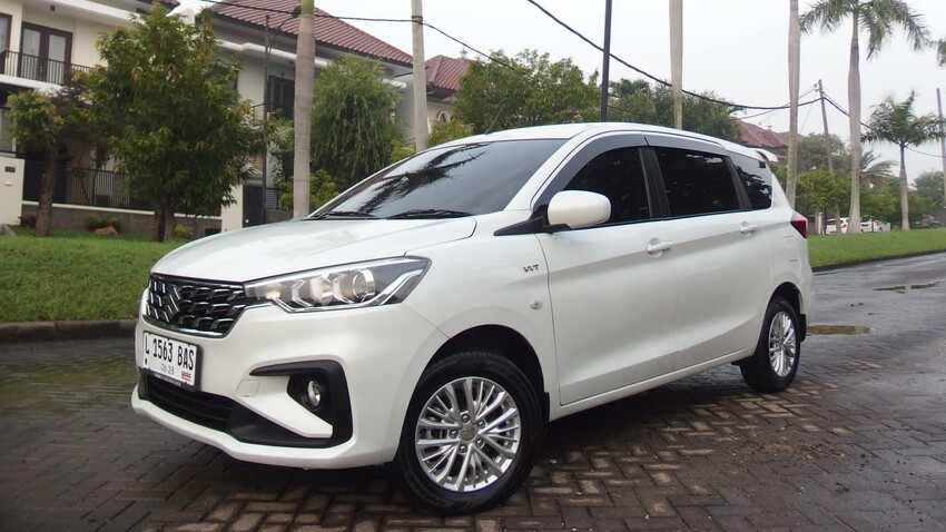Suzuki Ertiga 2023 GL MATIK TDP 30 JT Putih