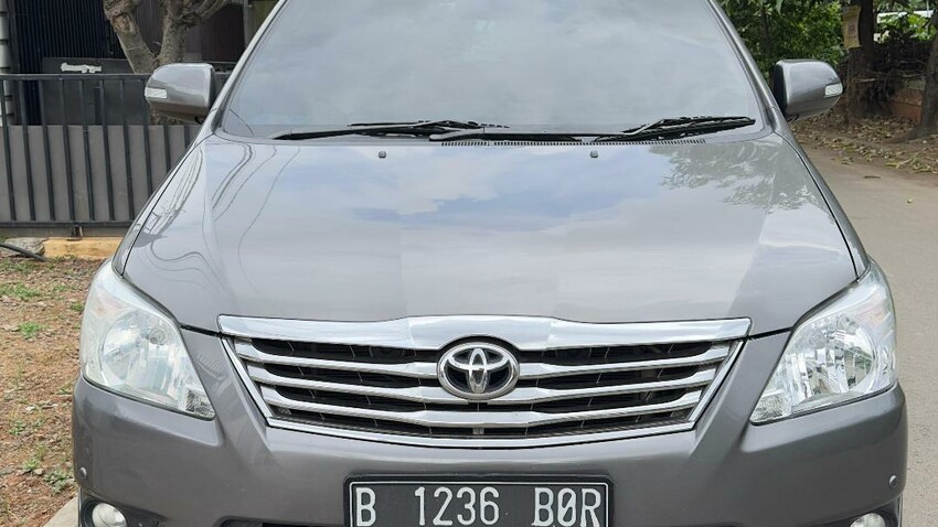 Toyota Kijang Innova 2.0 V MT 2011