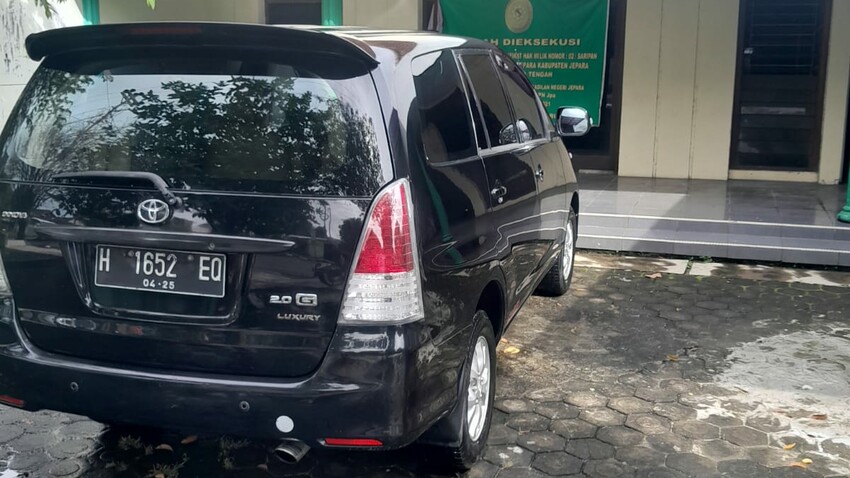 Toyota Kijang Innova 2010 Bensin