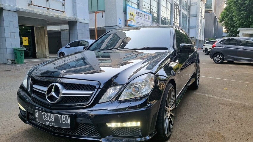 Mercedes-Benz E250 2011 Kondisi Terawat upgrade E36 Murah