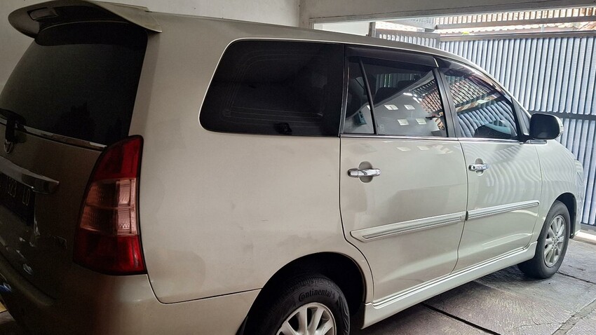 Toyota Kijang Innova 2012 Bensin