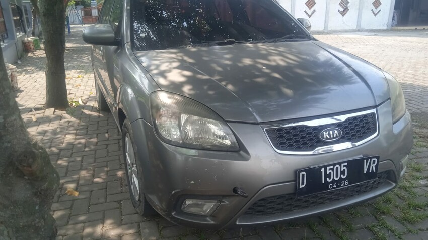 Kia Rio 2011 Bensin