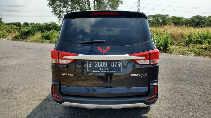 TDP 30 jt Wuling Confero S 1.5L Lux+ Manual 2022 Hitam Kredit Murah