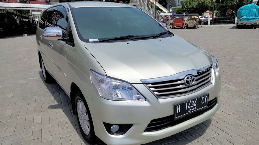 Toyota Kijang Innova 2012 Bensin