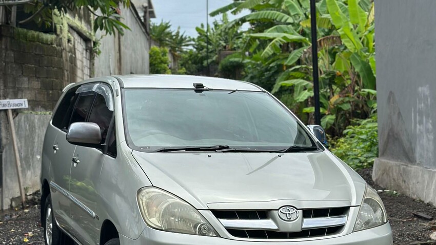 Toyota Kijang Innova 2004 Bensin