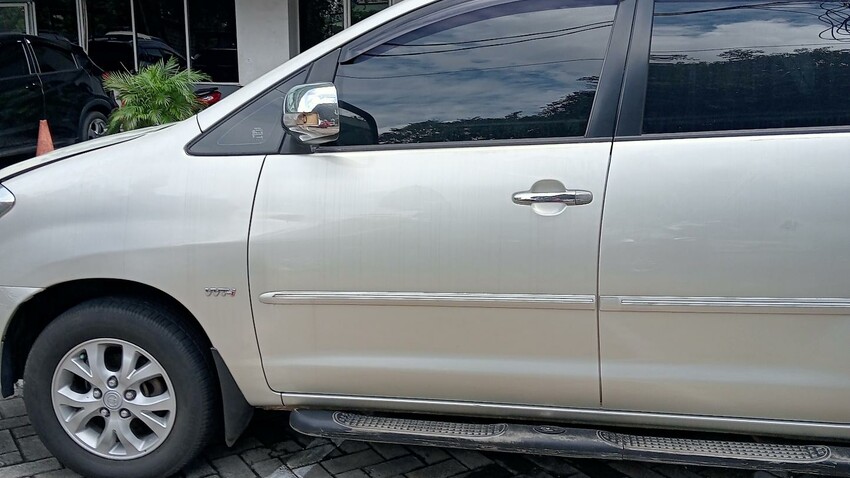 Toyota Kijang Innova 2009 Bensin