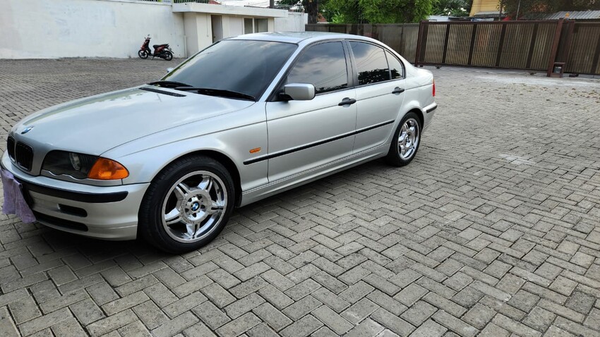 BMW 318i 2001 Bensin