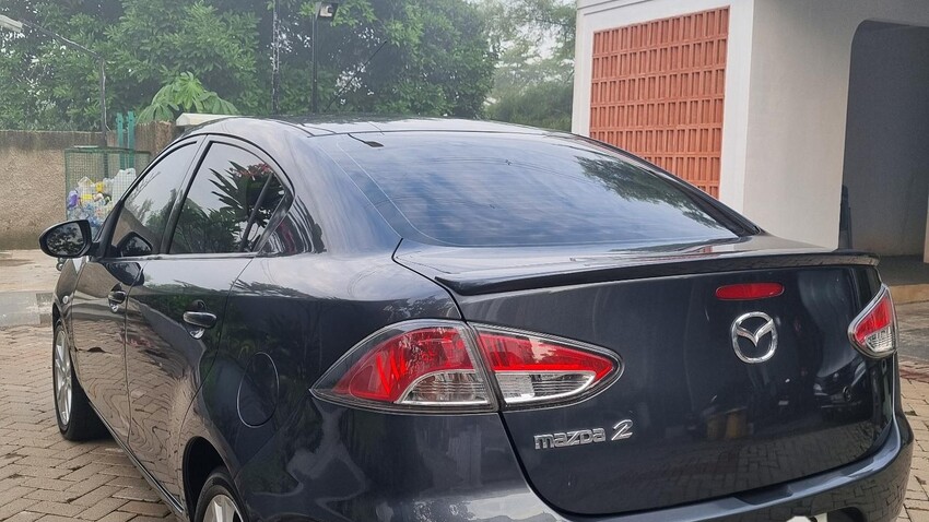 Mazda 2 R A/T Sedan 2010 Pajak Panjang