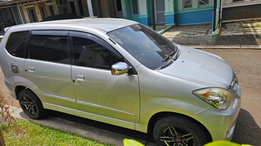 Jual Daihatsu Xenia Li VVT-i 2010