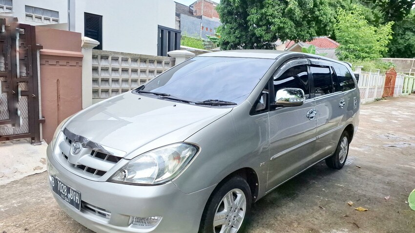 Toyota Kijang Innova 2005 Bensin