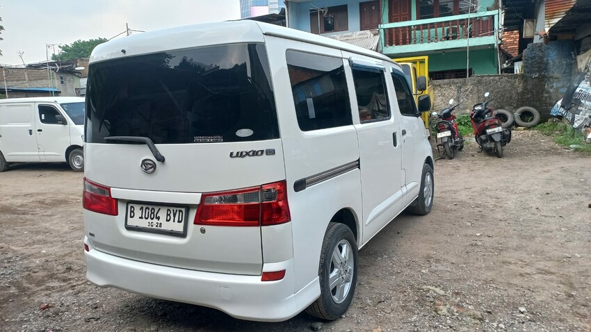 Luxio D manual velq recing 2013 warna favorite harus putih