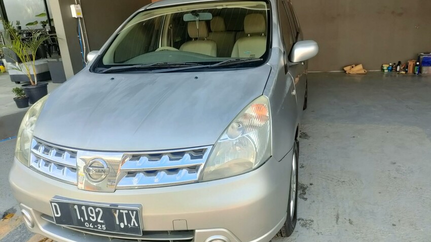 Nissan Grand livina 2010 Bensin