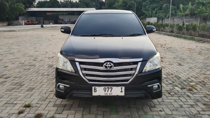 Innova V luxury metic 2014