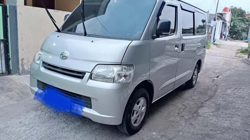 Tdp 10Jutaan Granmax Minibus 1.3 Warna Silver Terawat