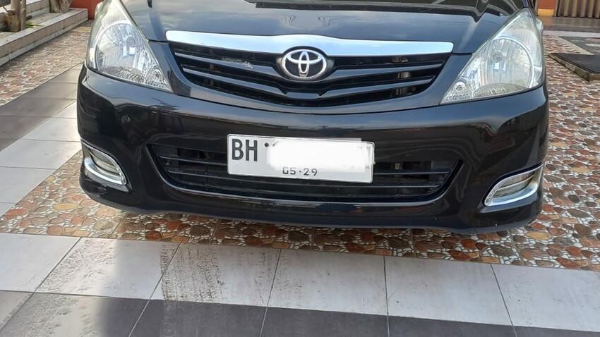 Toyota Kijang Innova 2009 Bensin M/T