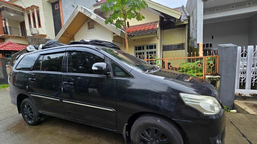 Toyota Kijang Innova 2013 Bensin di kota Makassar Sulawesi Selatan