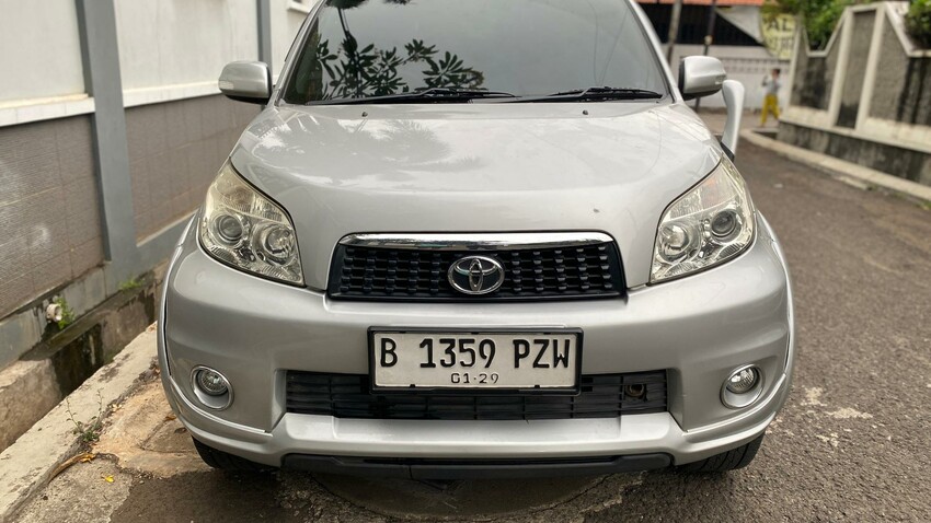 TOYOTA RUSH G MANUAL SILVER DP 5 JT