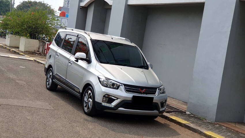 [ GARANSI 5TH ] Wuling Confero S 1.5L Lux MT Captain Seat 2019/2020