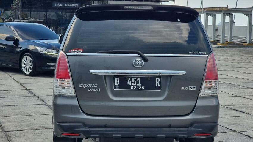 Toyota Kijang Innova V Bensin 2010 AT (Tangan Pertama Dari Baru)