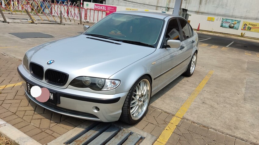 BMW 318i 2003 Bensin