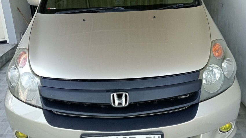 Honda Stream 1.7 AT (7 seater) tahun 2004, irit.