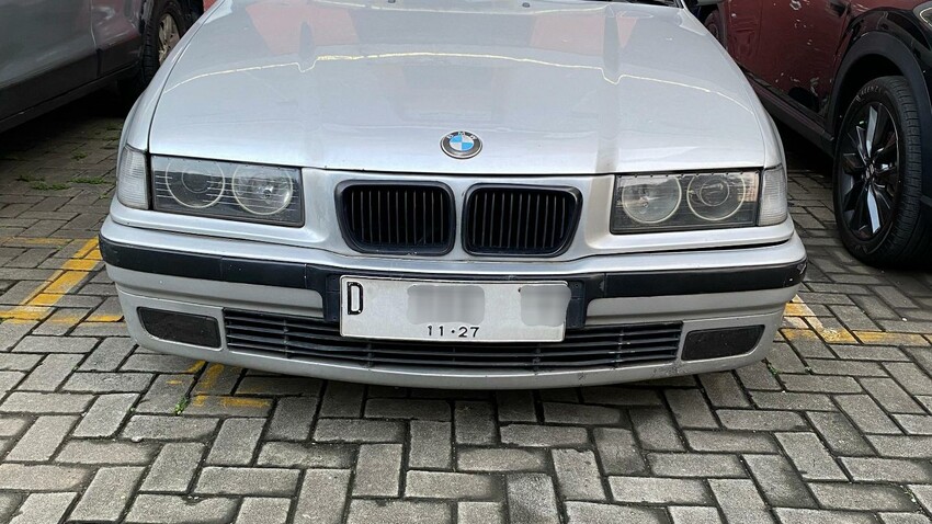 BMW 318i 1997 Bensin