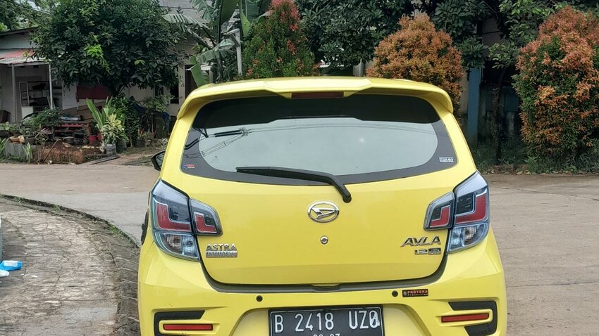 Daihatsu Ayla R at 2022 km 14rb record