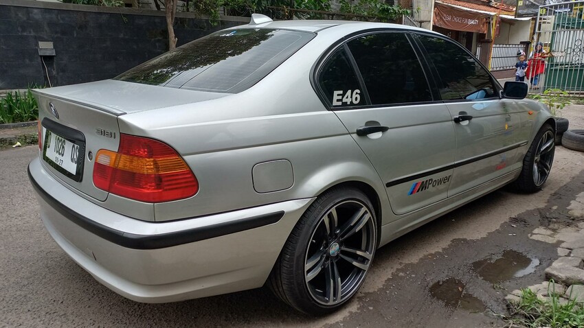 BMW 318i 2003 Bensin