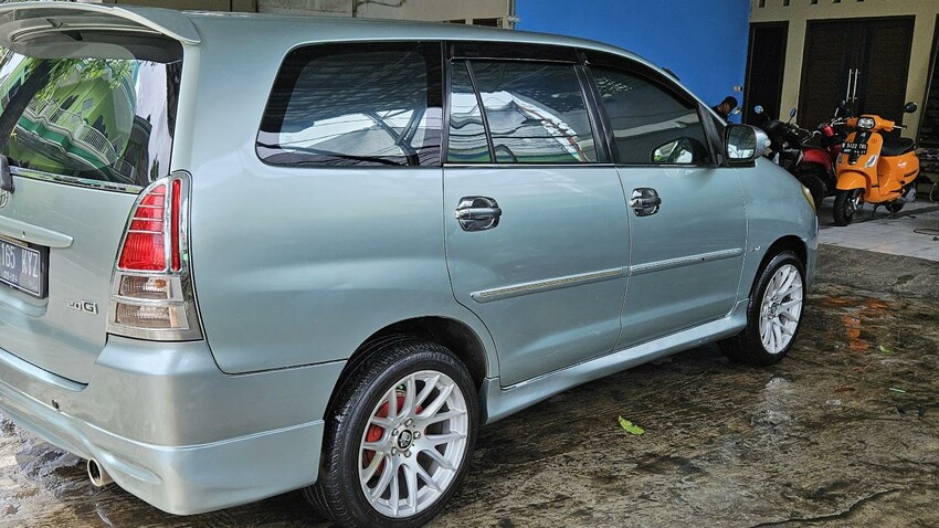 Toyota Kijang Innova 2009 Bensin