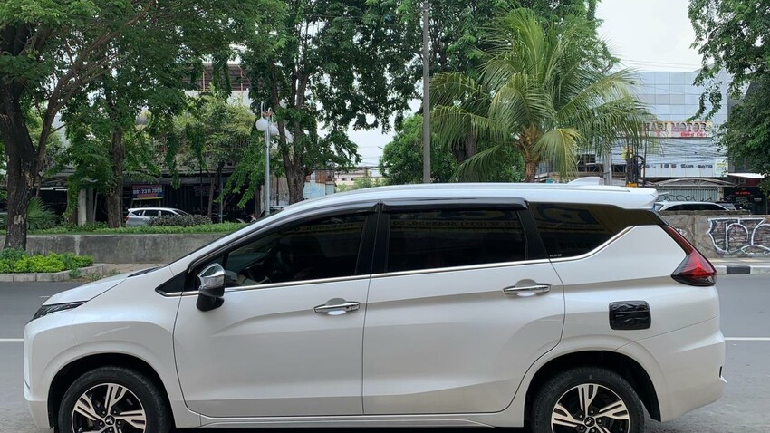 Mitsubishi Xpander 1.5 Ultimate Matic 2019 Putih Tgn 1 KM Rendah