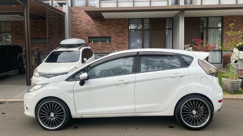 Ford Fiesta Putih Modif Simple Auto ganteng