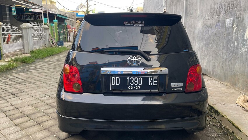 Toyota ist 2003 Bensin