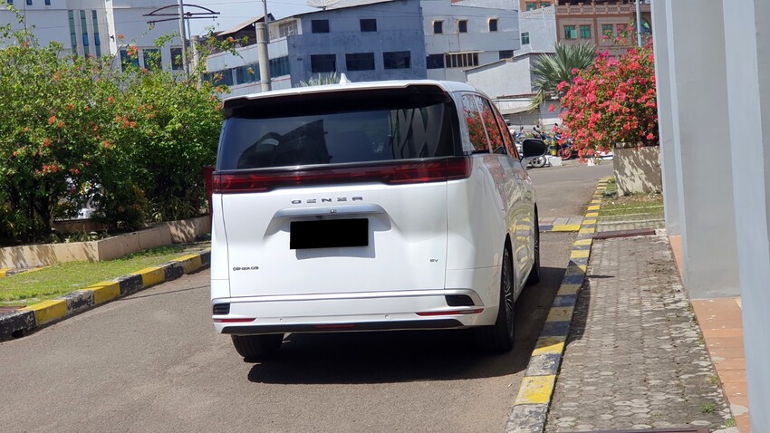 Denza D9 2024 Listrik