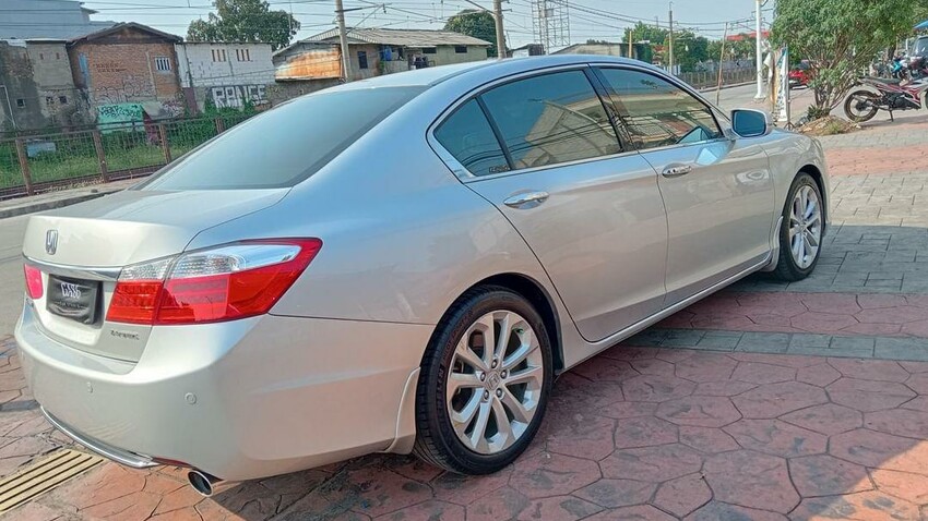 Honda Accord 2013 Bensin