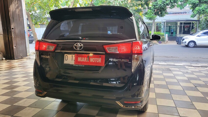 INNOVA VENTURER DIESEL AT 2022